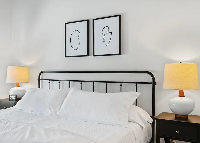 The Corbin 1303 - The Harvard Apartment