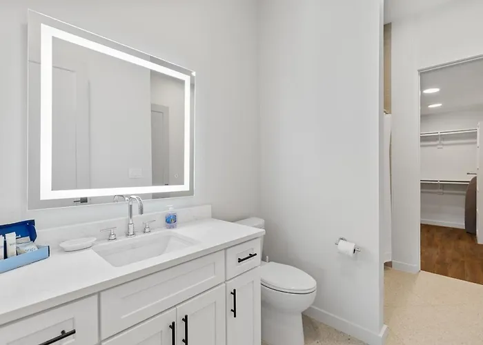 The Corbin 1303 - The Harvard Apartment